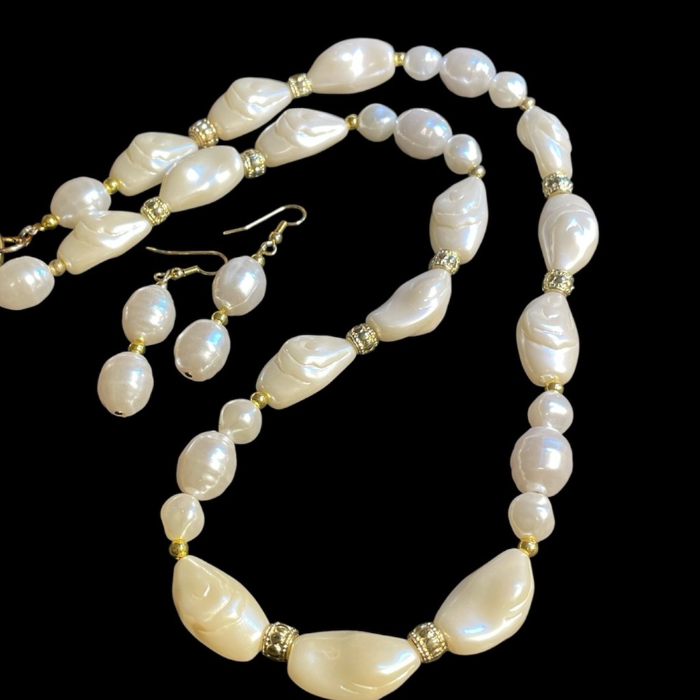 ✔️✔️Chunk Faux Acrylic Pearl Necklace and Earring Set